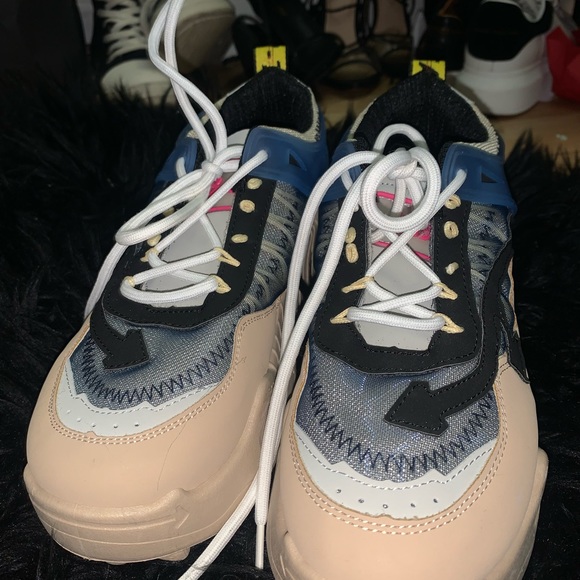 Women’s shoes - Picture 8 of 11